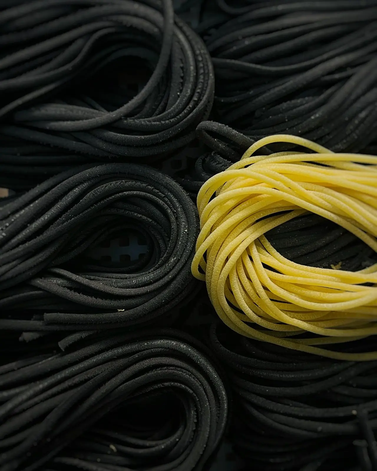 Paste negre cu cerneală de sepia
