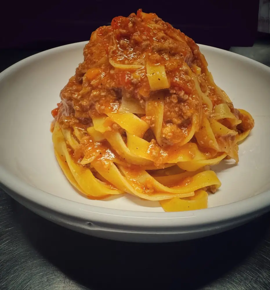 Tagliatelle cu ragù