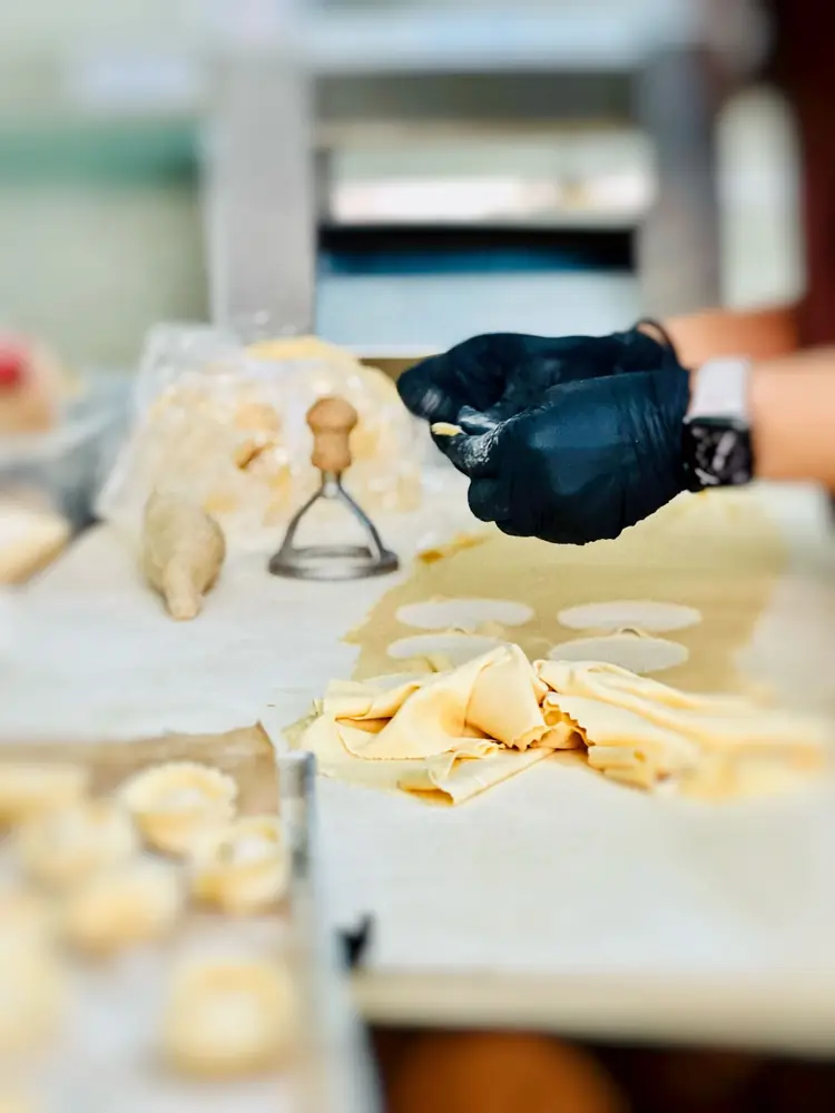Ravioli tăiat cu matrița, cu mâna