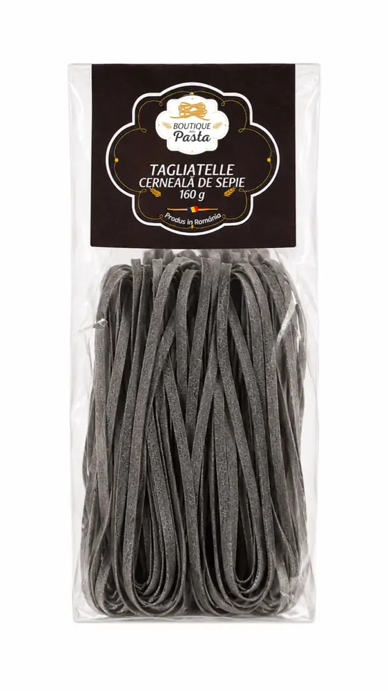 Tagliatelle cu cerneală de sepia