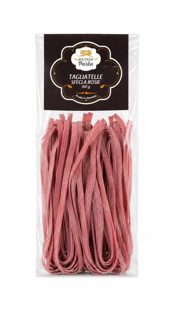 Tagliatelle cu sfeclă roșie